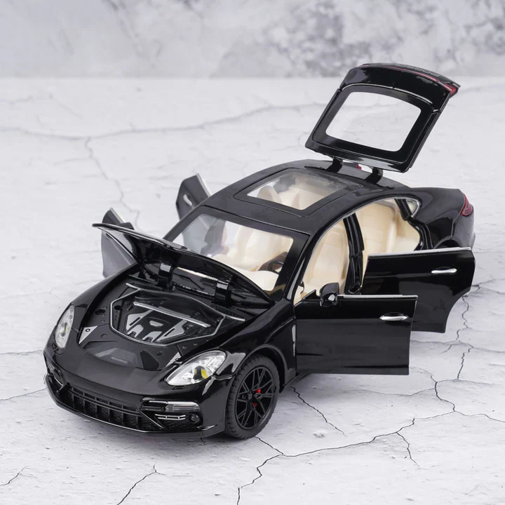 1:24 Diecast Porsche Panamera Model Car With Smoke